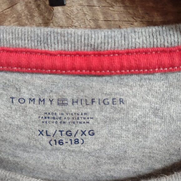 Tommy Hilfiger Boy's XL Camp Fun Short Sleeve Gray Shirt w/ Patches - Picture 4 of 5